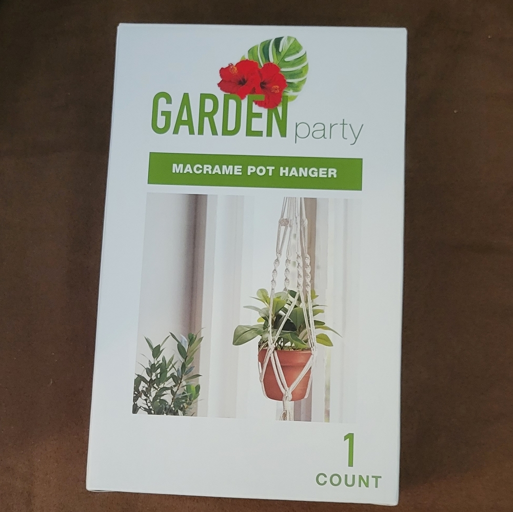 Macrame plant hanger